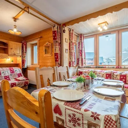 Serene Ski-in Out Mountain Escape Appartamento
